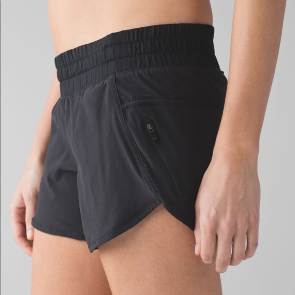 Lululemon Tracker Short in Black